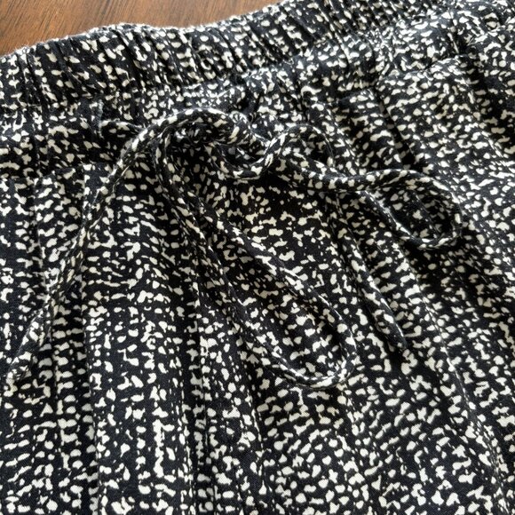 Black White Print Shorts, Size S  NWOT - Picture 2 of 5
